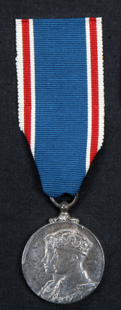 medal, coronation1975.40.17