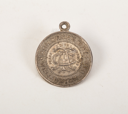 medal, commemorative 1995.130.10