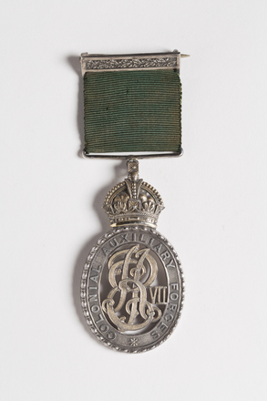medal, decoration, 2001.25.138, 7463, Photographed by Andrew Hales, digital, 26 Jul 2016, © Auckland Museum CC BY