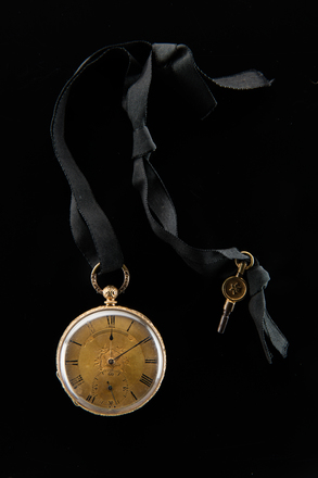 watch, gold, 1968.137, col.2271, H242, Photographed by Jennifer Carol, digital, 09 Nov 2017, © Auckland Museum CC BY