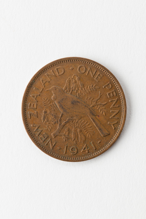 coin, 2017.x.696, Photographed by Jennifer Carol, digital, 14 Mar 2018, © Auckland Museum CC BY