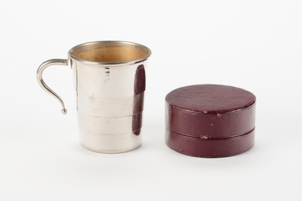 mug, traveller's, 1966.243, col.1274, Photographed by Richard Ng, digital, 15 Aug 2018, © Auckland Museum CC BY