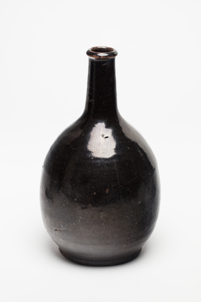 bottle, 1934.316, K1427, Photographed by Richard Ng, digital, 19 Feb 2019, © Auckland Museum CC BY
