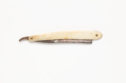 razor, 1959.123, col.0550, 35893.1, © Auckland Museum CC BY