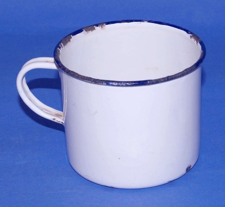 enamel mug of Gunner EA (Ted) Frost, WW2 [2007.78.7] - front view